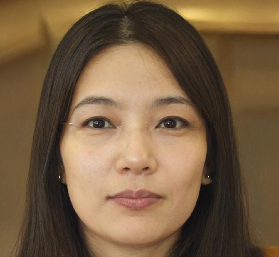 Instructor Linnea Dahlström reviewing student project work