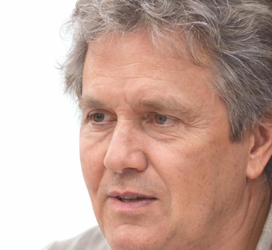 Portrait of Eamon Vestergaard, satisfied client